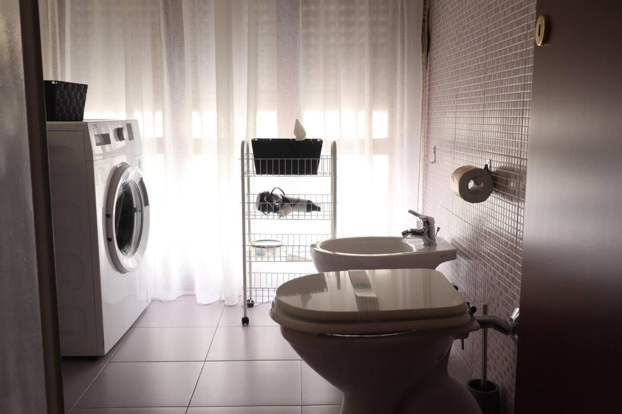 Casa Etruschi - Appartamento Con Posto Auto Livorno Esterno foto
