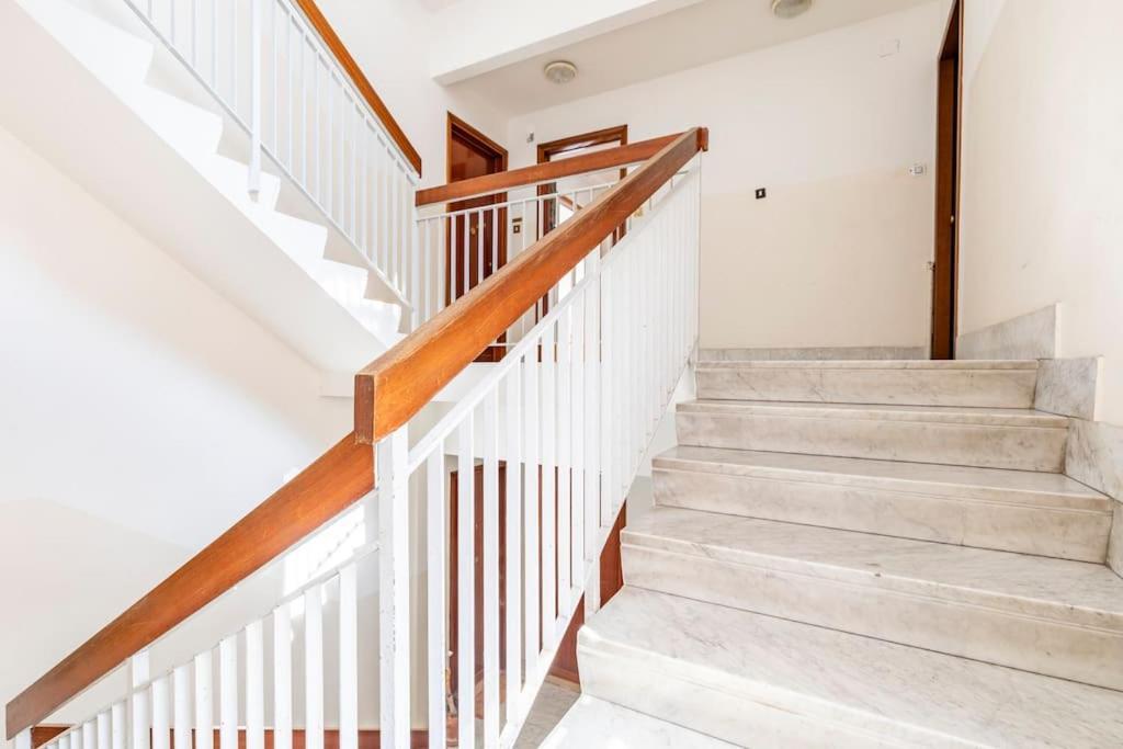 Casa Etruschi - Appartamento Con Posto Auto Livorno Esterno foto