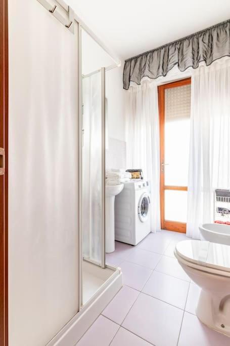 Casa Etruschi - Appartamento Con Posto Auto Livorno Esterno foto